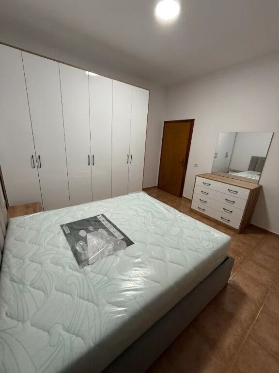 Appartamento 1+1 in affitto in Via 5 Maji, vicino a Via Sabri Tofiku