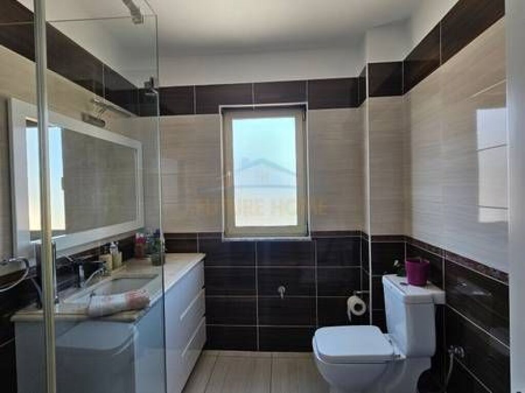 Shitet, Apartament 2+1, Laprake, Tiranë.