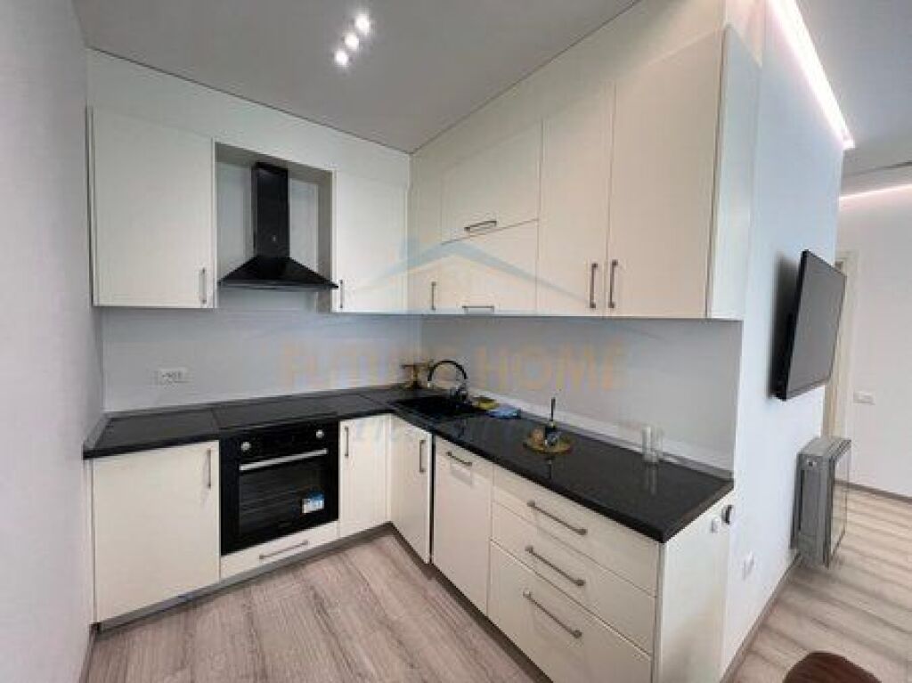 Shitet, Apartament 2+1+2 Ballkone, Bllok, Tiranë.