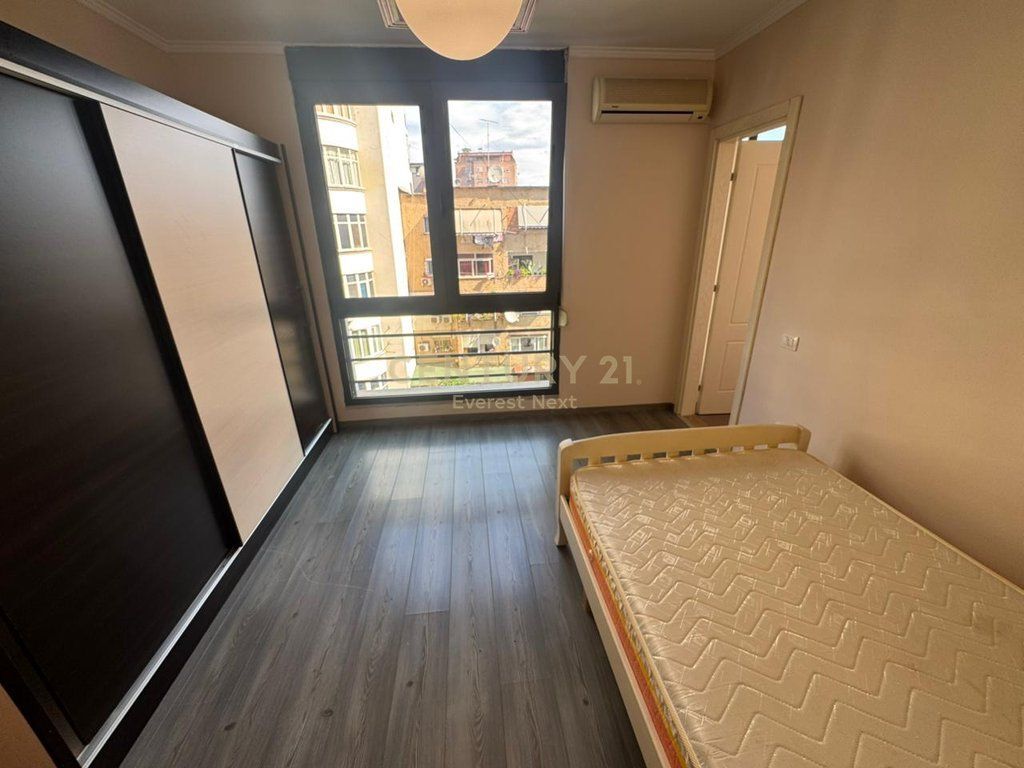 Jepet me Qira Apartament 2+1+2 në Rrugën e Kosovarëve!