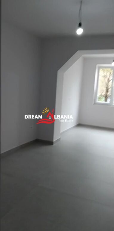 Jepet me qera ambient biznesi në zonen e Brrylit pranë Maternitetit të Ri (ID 42611554)