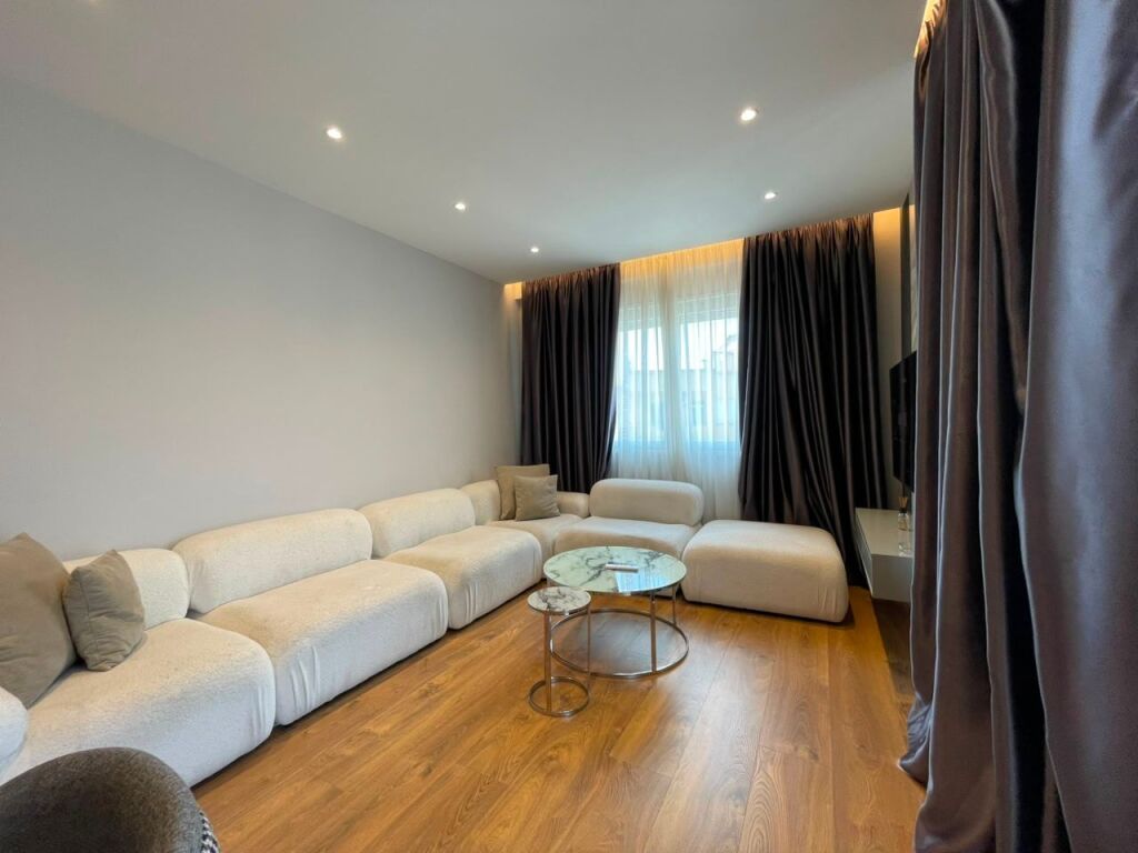Apartament 2+1 per qira tek Kika 2 tek Komuna e Parisit.