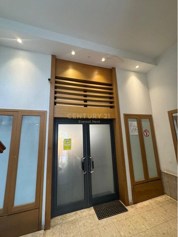 Jepet me Qira Apartament 2+1+2 në Rrugën e Kosovarëve!