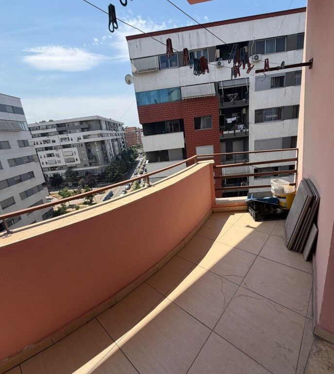 Shitet apartament 3+1+2 ne astir