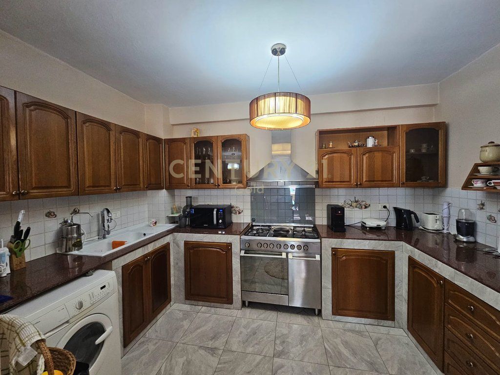 APARTMENT FOR SALE 2+1 NEAR DESHMORET E LIRISE SCHOOL !