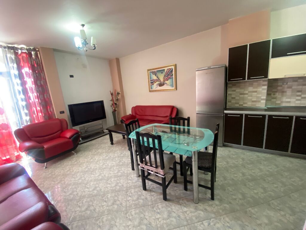 Apartamwnt 2+1+ 2 per qera Afer market aldi Fresk !