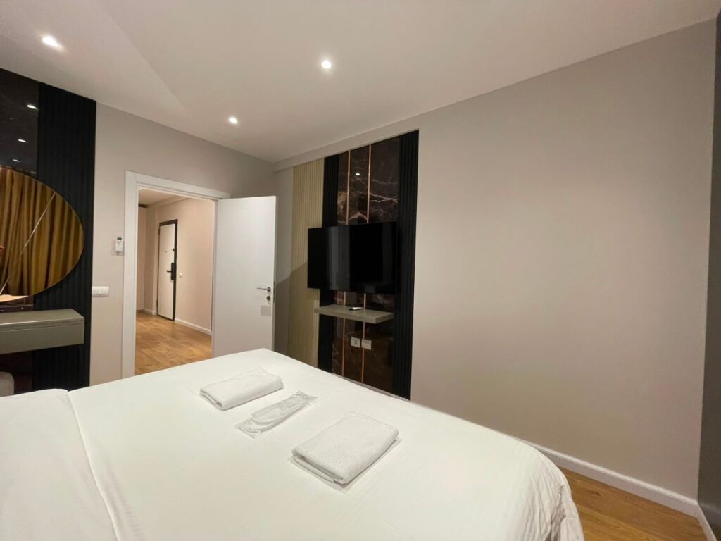 Apartament 2+1 per qira tek Kika 2 tek Komuna e Parisit.