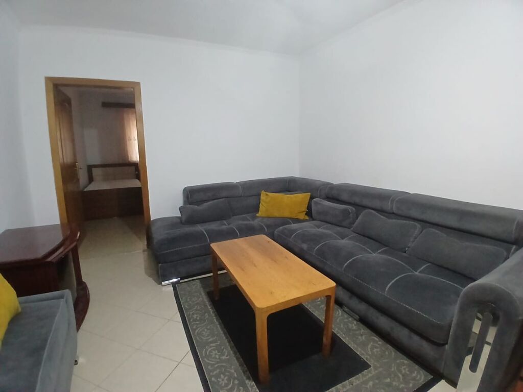 In affitto 2+1 Via Elbasan 450 mila lek