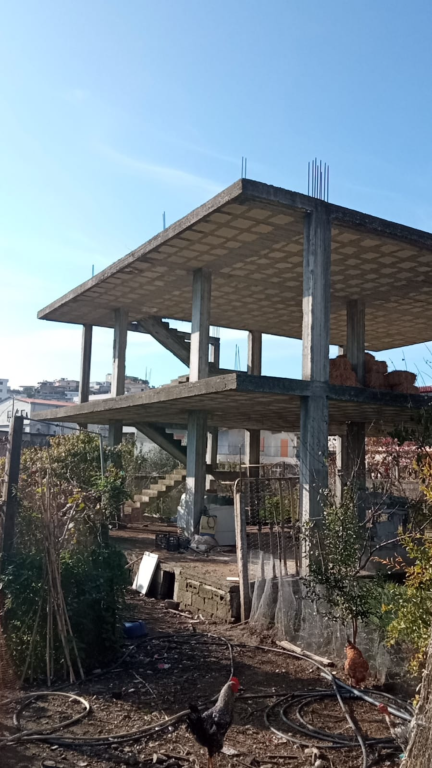 Scheletro in cemento armato a 2 piani in vendita – 200m² costruiti su terreno di 500m²+