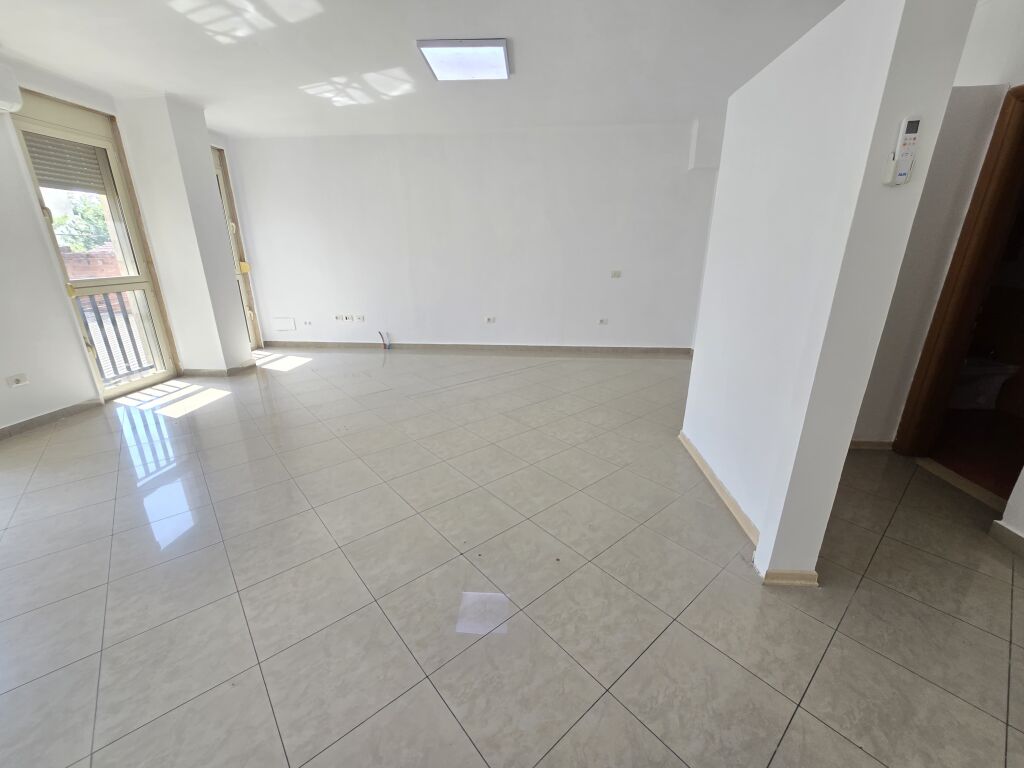 Office for rent 500euro Kavaja Street