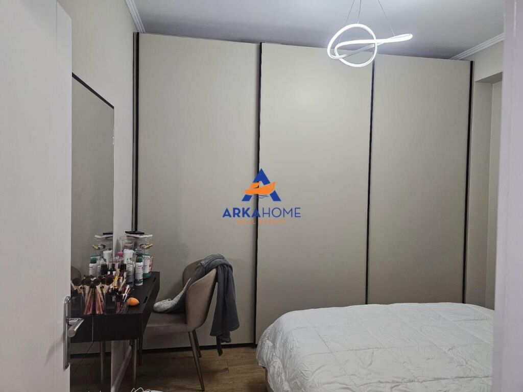 SHITET APARTAMENT 1+1+BALLKON "PRANE BRRYLIT" 12,5000,000 LEKE
