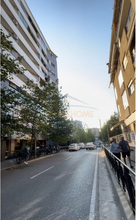 Qera, Apartament 3+1+2+Post Parkimi, Komuna e Parisit, Tiranë.