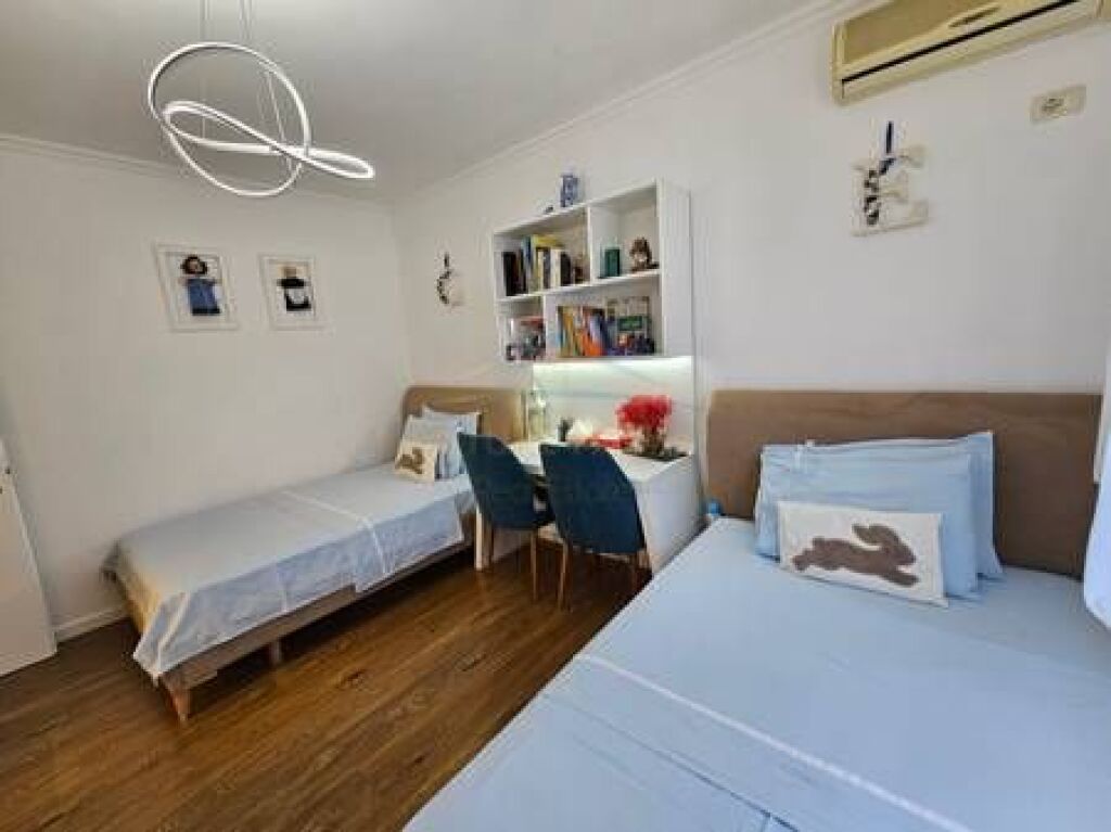 Shitet, Apartament 2+1, Laprake, Tiranë.