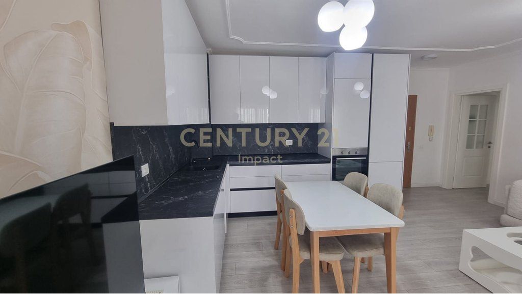 Apartment 2+1 for rent in Tirana near Old Park 800 Euro