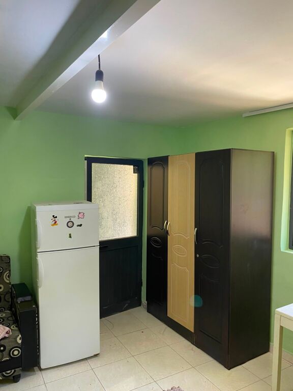 Garsioniere per qira tek shkolla Besnik Sykja