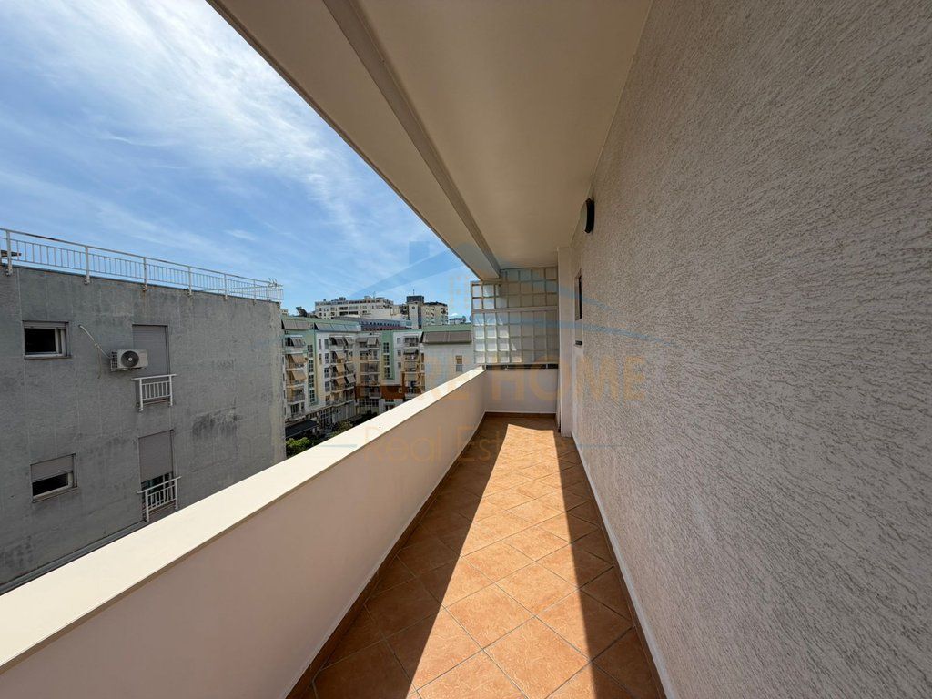 In vendita, Appartamento 2+1+2 con Veranda, Via Jordan Misja, Tirana