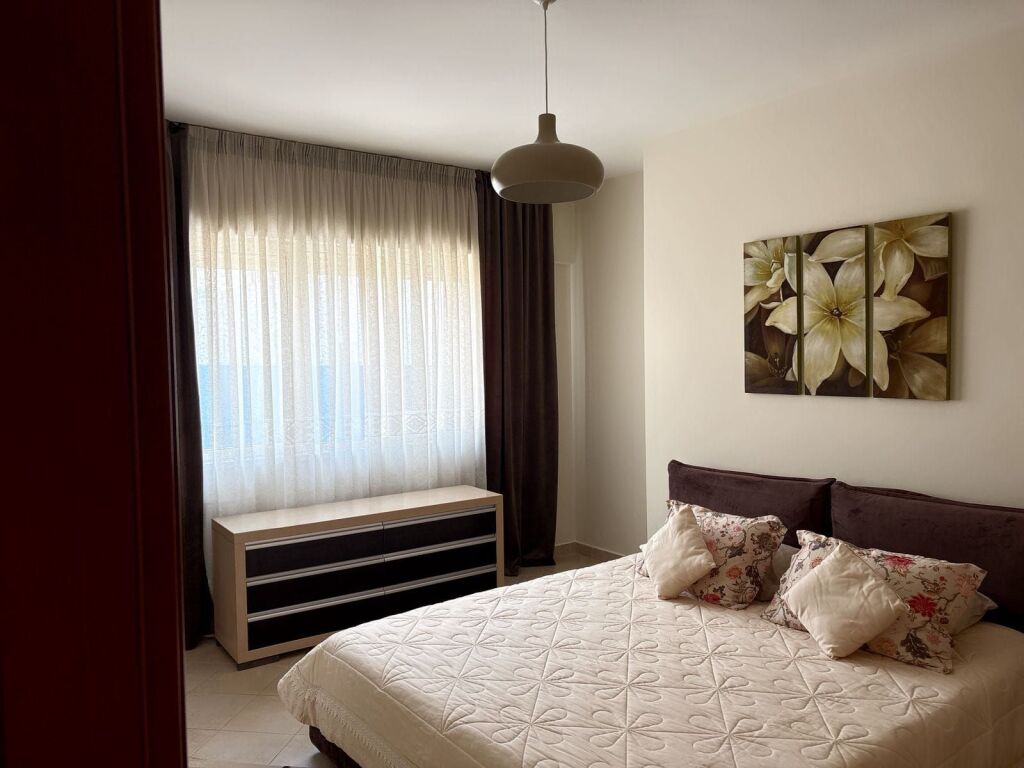 Apartament Me Qera 1+1 Tek Komuna e Parisit (ID B2101745) Tirane