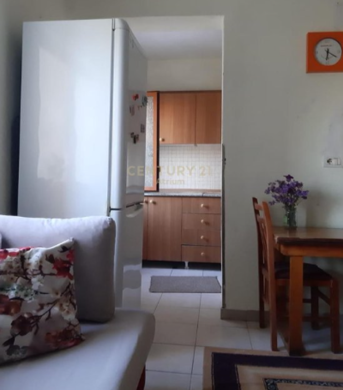POLIGRAFIKU NE SHKOZE, APARTAMENT 1+1, ME QIRA