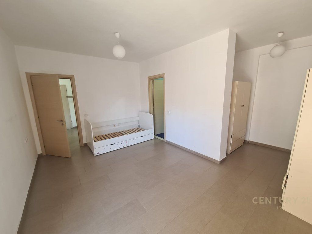 APARTAMENT 2+1+2 TE UNAZA E RE! 163,000 €