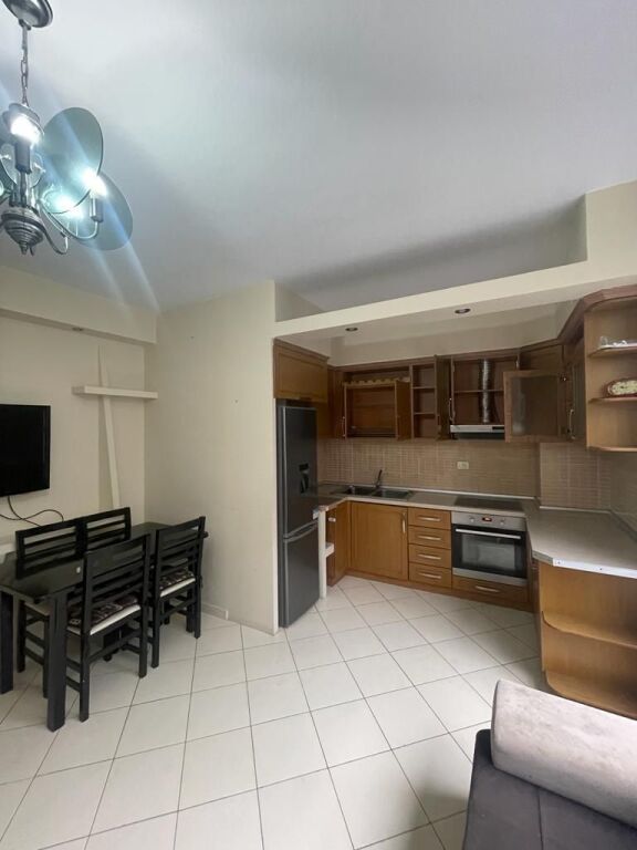 Apartament 2+1+2 + Ballkon me qira – Rruga Teodor Keko, Astir !