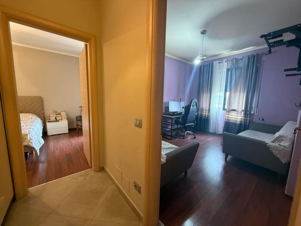 Shitet Apartament 2+1