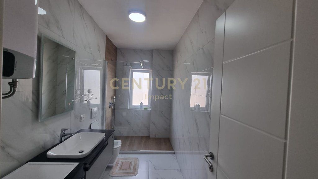 Apartament 2+1 per shitje tek Liqeni Ish-Parku