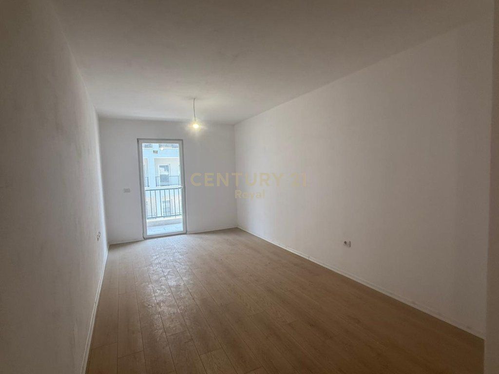 1+1 apartment for sale in Kombinat