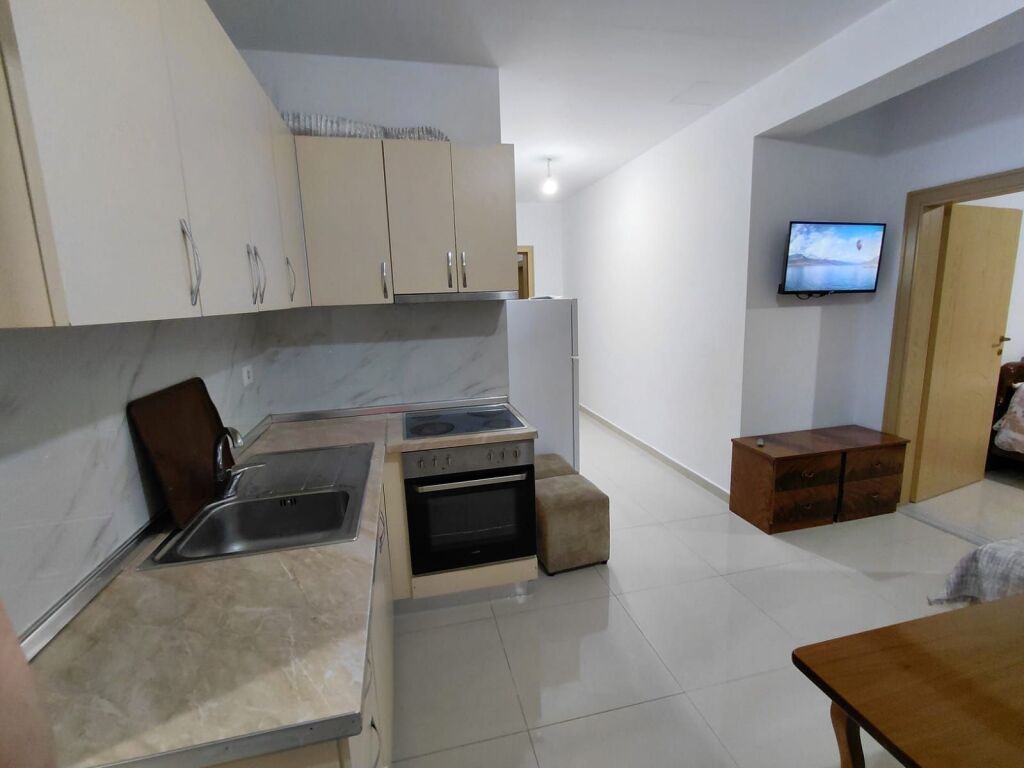 Rent | Shtëpi private 1 + 1 | Rruga 5 Maji | 380 €/month