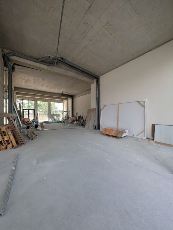 Premises for rent at the former Eagle Square near Lavender hospital !