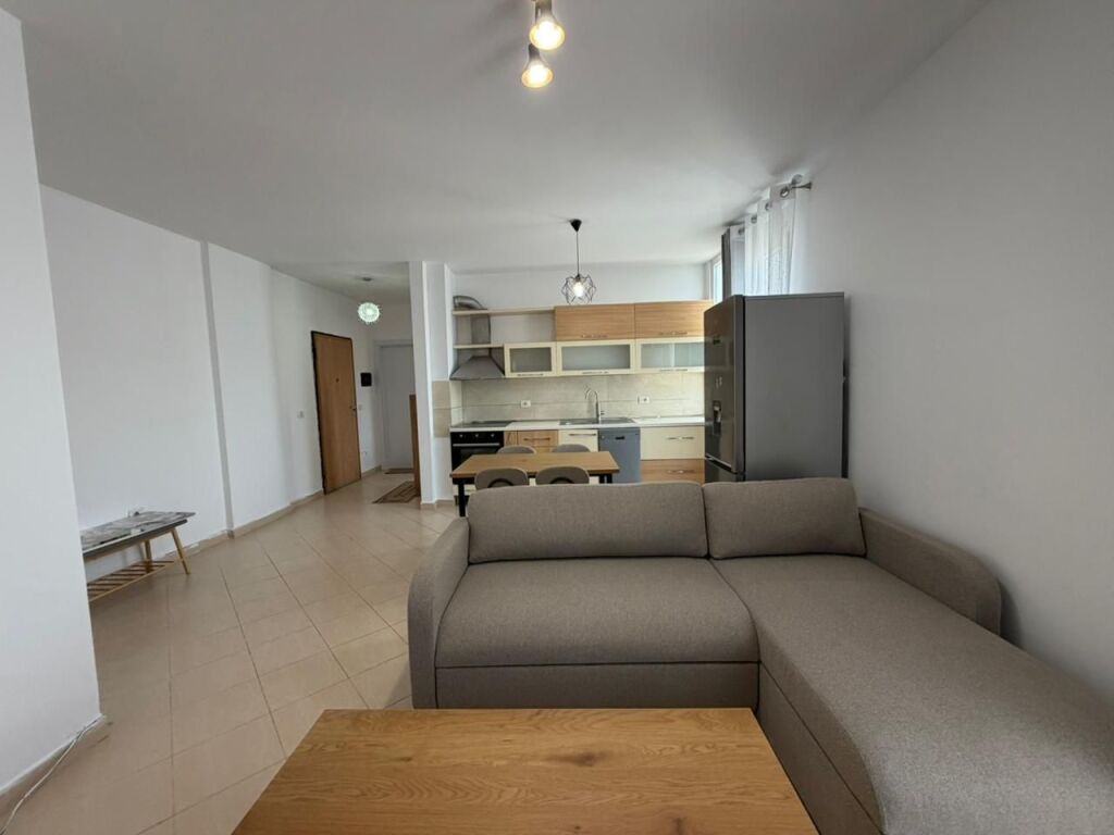 Apartment 1+1 for rent at Komuna e Parisit.