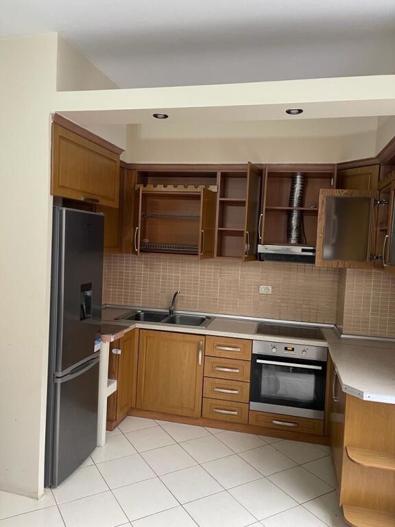 Apartament 2+1+2 + Ballkon me qira – Rruga Teodor Keko, Astir !