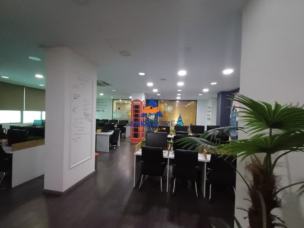 UFFICIO IN AFFITTO 200M2 "VICINO AL GLOBO, DI FRONTE A DELIJORGJI" 2500 EURO