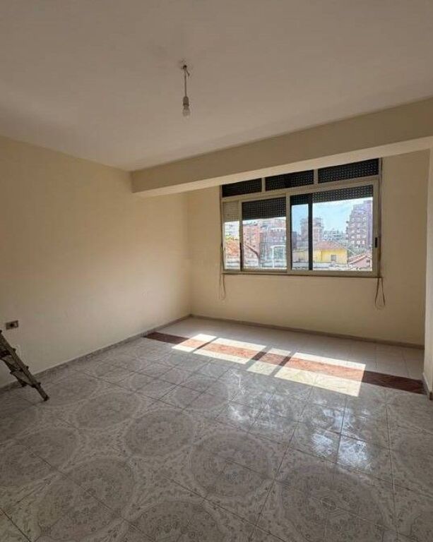 We sell a 1+1 apartment between Kavaja Street and Myslym Shyri!! Possibility to convert to 2+1