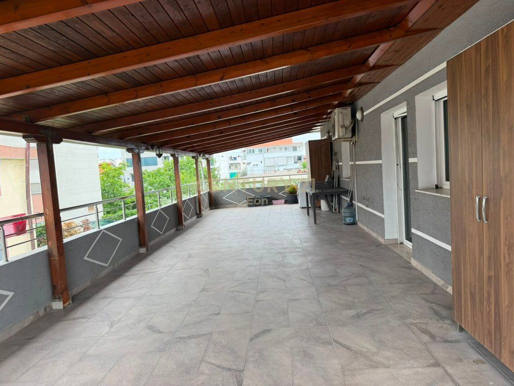 IN AFFITTO TERZO PIANO DI VILLA, DURRES! CON VERANDA