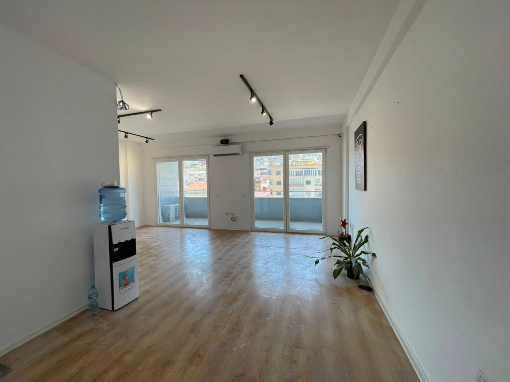 Office space for rent at Kristal Center, Paris Commune