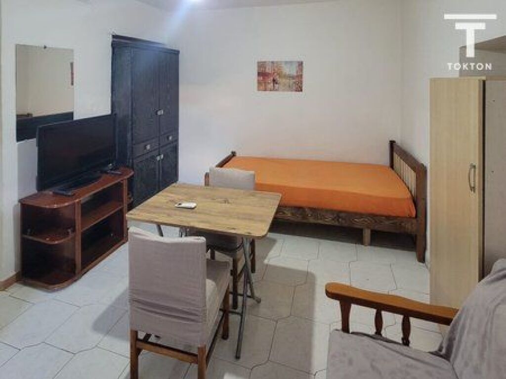 QIRA, GARSONIERE , TEK SHKOLLA "XHEMZI DELLI" , TIRANE