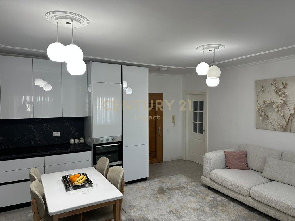 Apartment 2+1 for rent in Tirana near Old Park 800 Euro