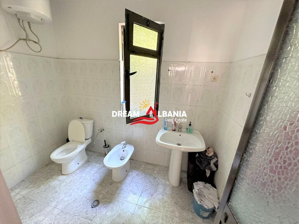 Shitet vile 2 kateshe ne fund te rruges Jordan Misja, prane shinave te Trenit (ID 4151100)
