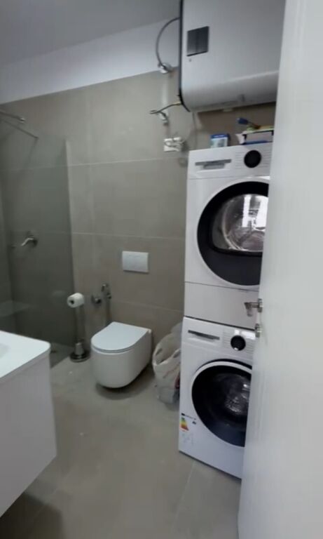 🏡 Shitet Apartament 1+1 tek Kompleksi Tom Doshi