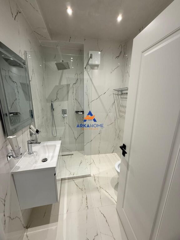 AFFITTASI APPARTAMENTO 2+1+VERANDA "VIA LIGOR LUBONJA, SAUK VECCHIO" 140000 LEKE