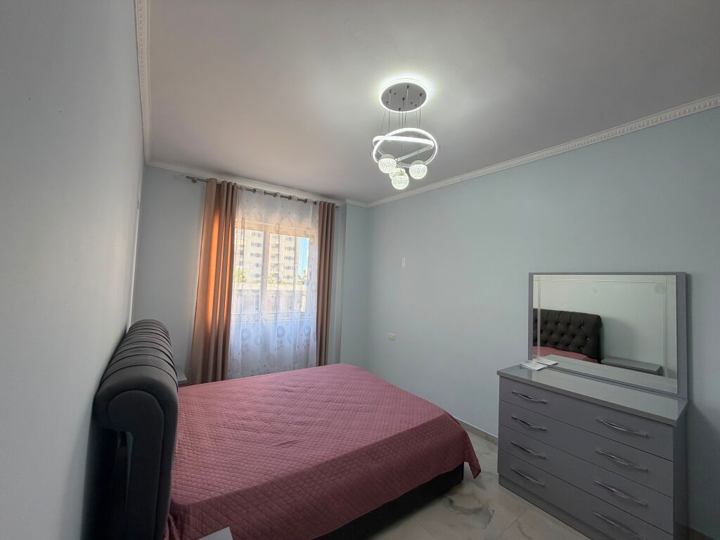 Shitet Apartament 1+1 te Rrota Kuqe