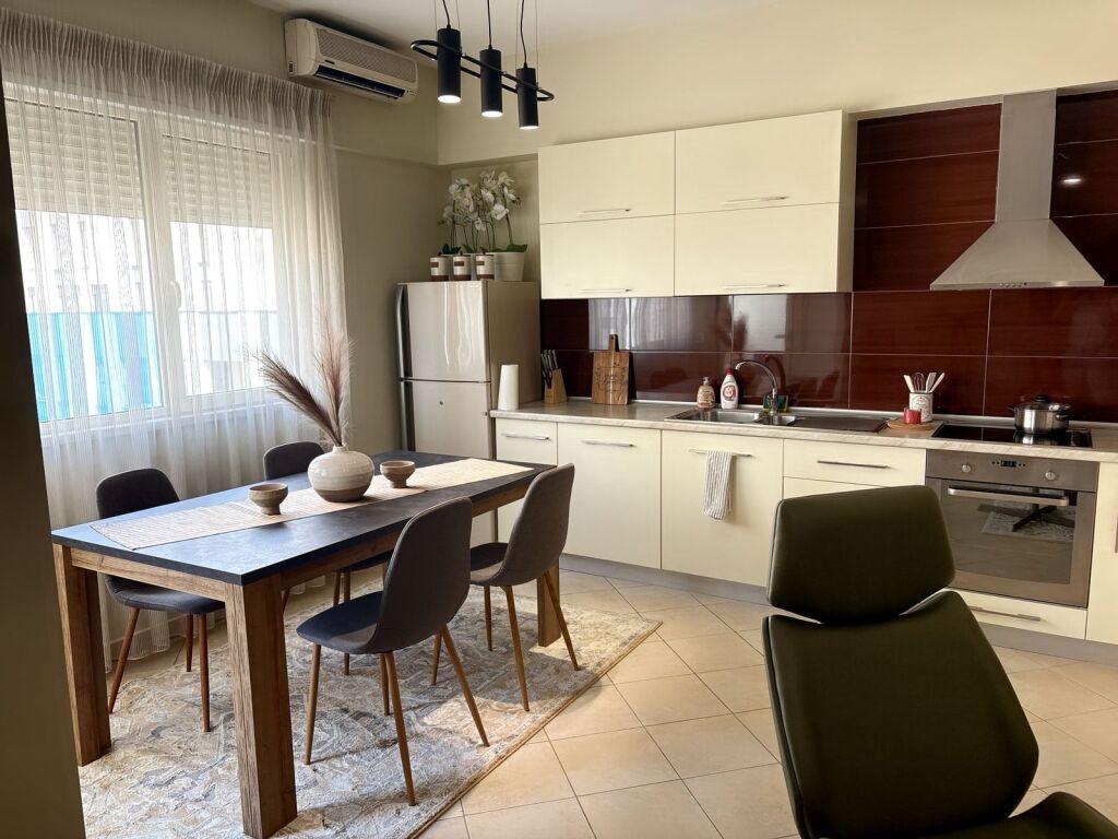 🏡 Appartamento 1+1 in Affitto – 📍Komuna e Parisit, vicino a Kristal Center💶Prezzo: 750€/mese