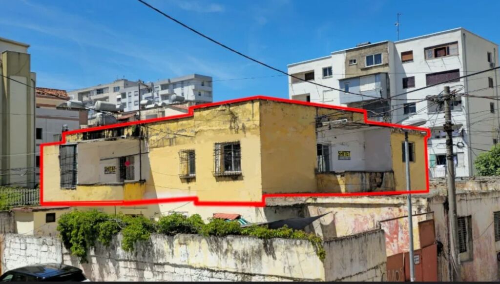 Muzeumi Durres, shesim shtepi private me garage dhe kopesht