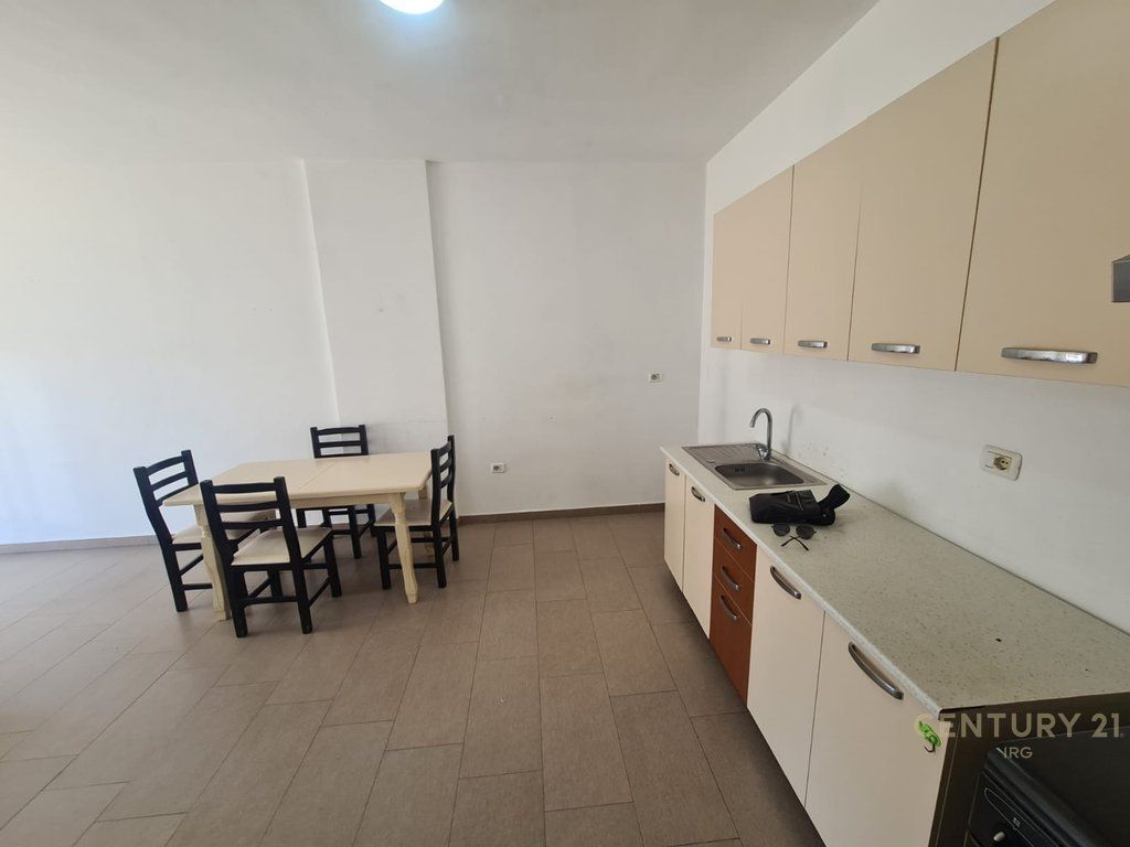 APARTAMENT 2+1+2 TE UNAZA E RE! 163,000 €