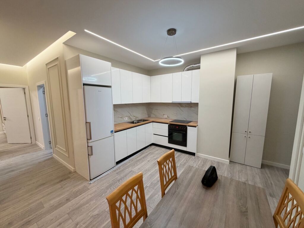 🏡 Affittasi super appartamento 2+1 + 2 bagni  📍 Via “5 Maji, Tirana”, complesso nuovo 🏢 4° piano, con 2 ascensori ✨ Mai abitato prima 🛋️ Super lusso, arredato con molto gusto  💶 Prezzo: 65000 lek al mese 