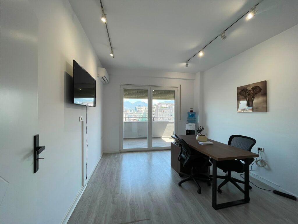 Office space for rent at Kristal Center, Paris Commune