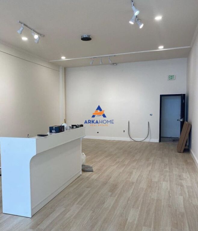 SHOP FOR RENT 65M2 "NEAR GLOBE, OPPOSITE DELIJORGJI" 140,000 LEKE