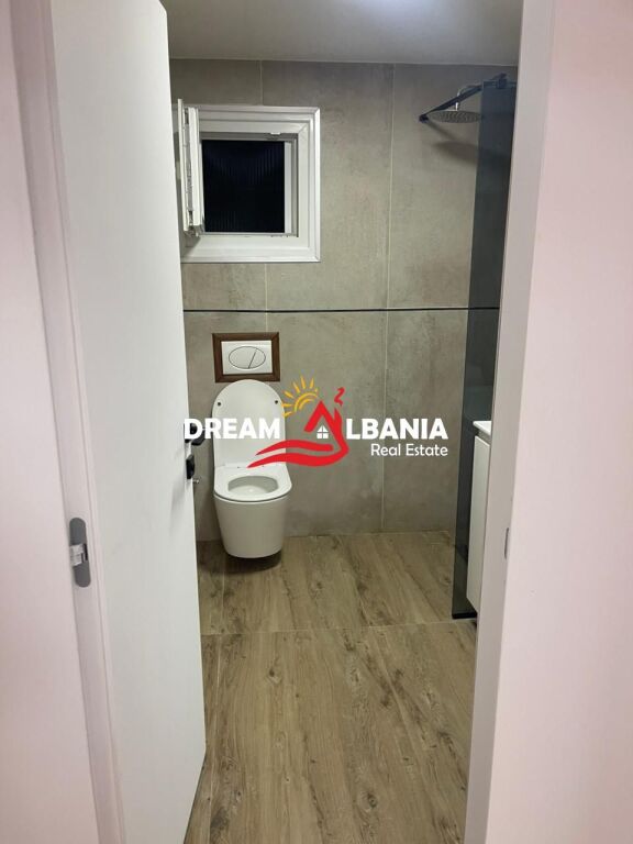 Jepet Ambient Biznesi ne zonen e Brrylit prane Maternitetit te Ri (ID 42611555)