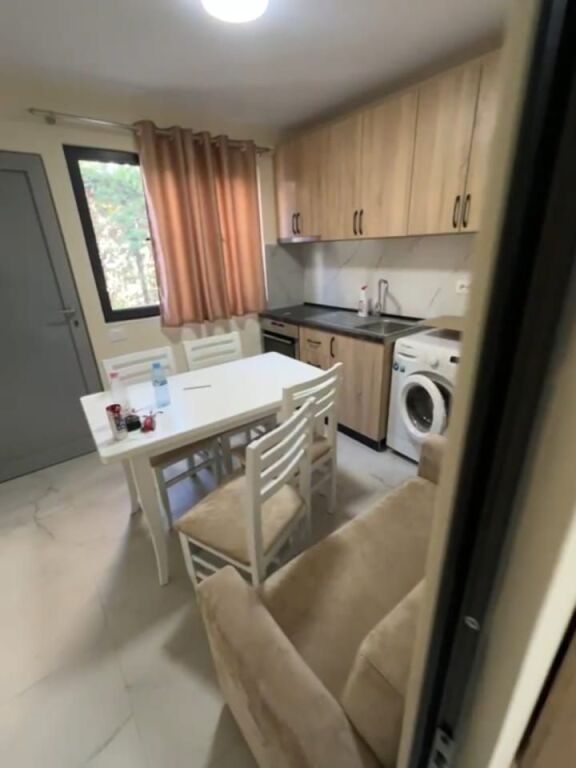 Affitto | Apartament 1 + 1 | Shkolla e bashkuar 350 €/mese