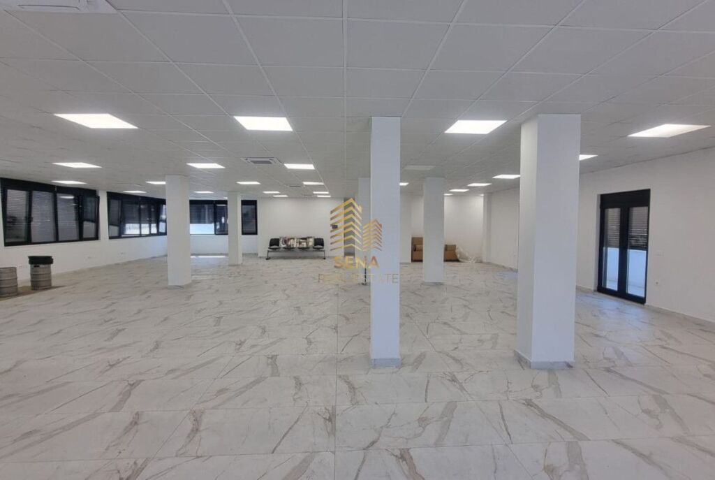 Qira, Ambient Biznesi 350m², Rrethrrotullimi i TEG,  3000 Euro/Muaj Neto